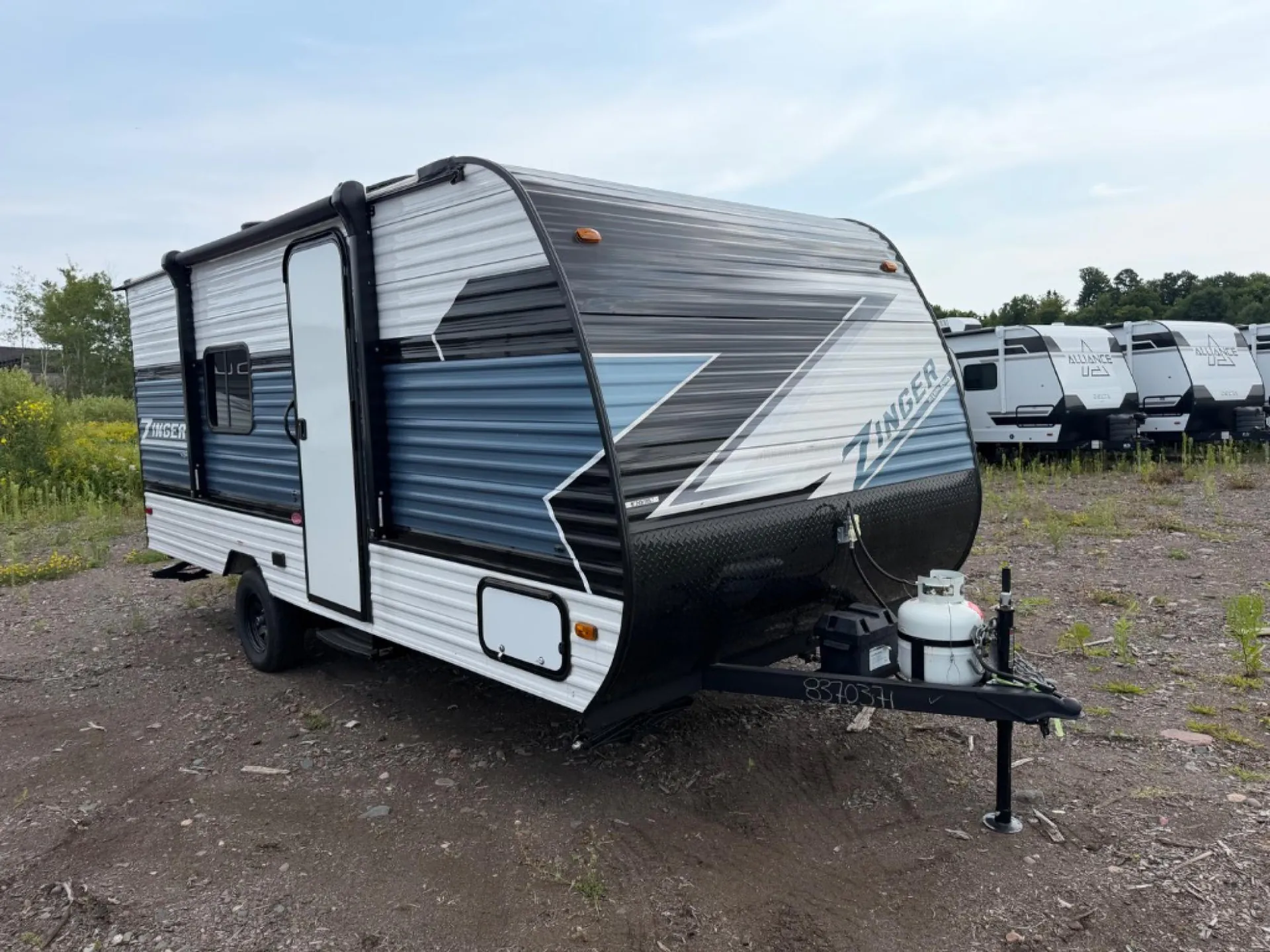 2025 CrossRoads Zinger Lite 18RB dealer photo 1 from Markquart RV