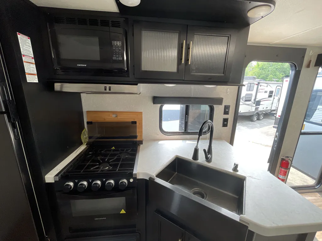 2022 Forest River Cherokee 306MM, Photos photo 10