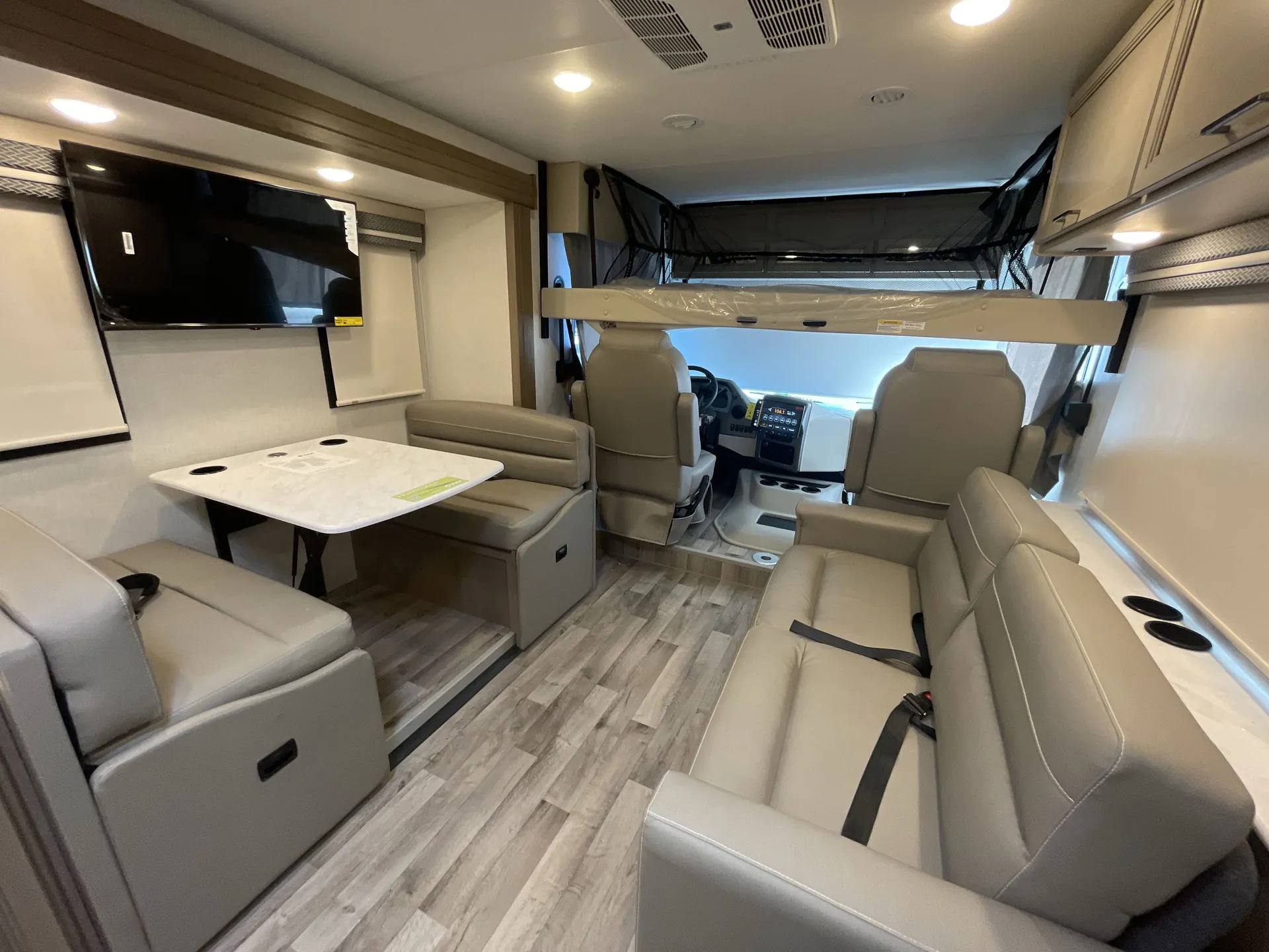 2026 Thor Motor Coach Hurricane 35J - Photo 3