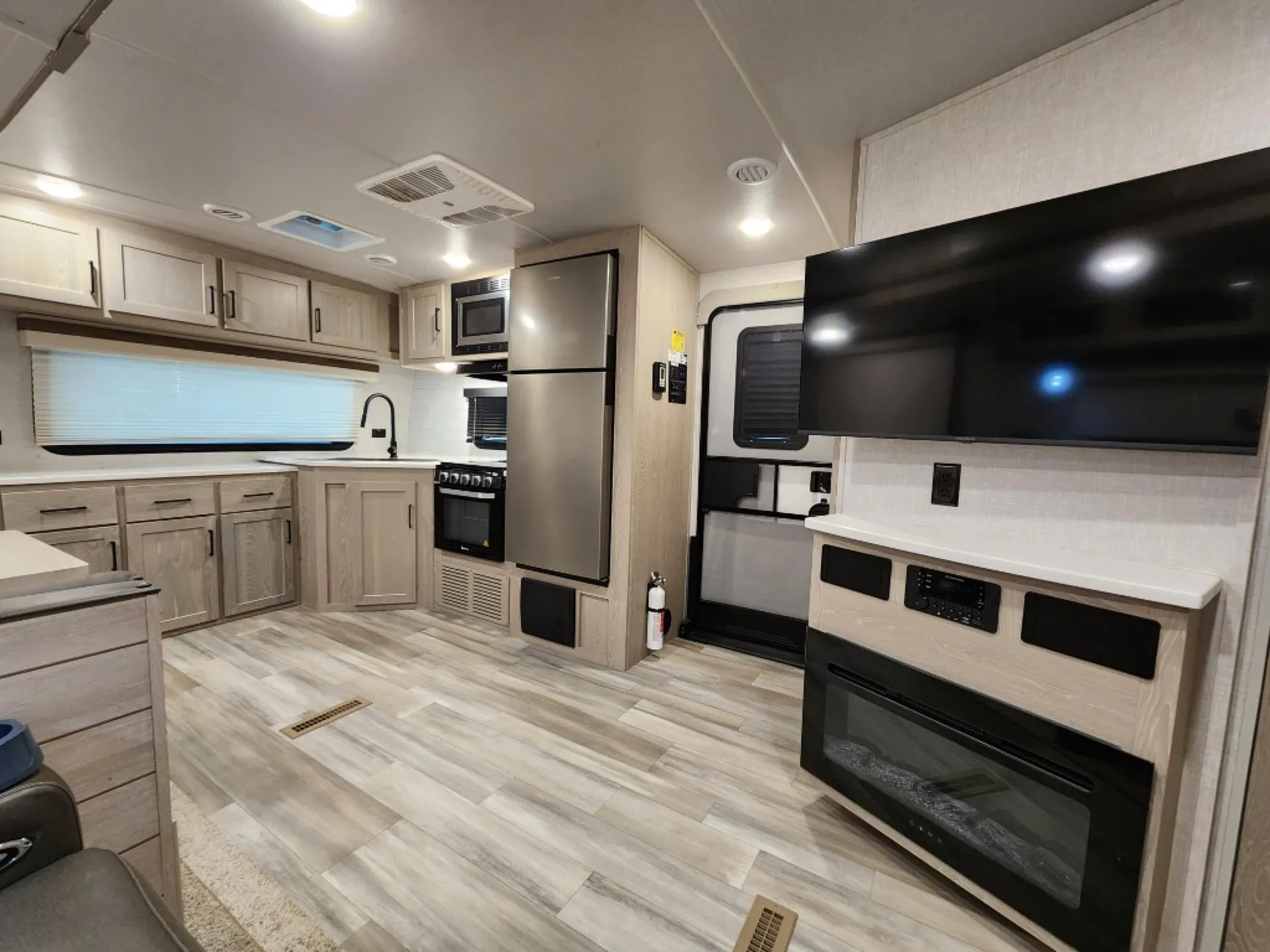 2022 Forest River Rockwood Ultra Lite 2608BS — Photo 6
