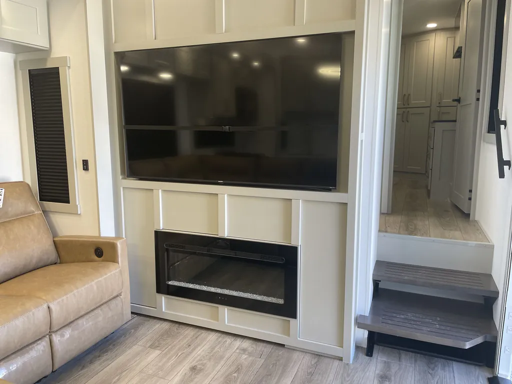 2026 Brinkley Model G 3950, Photos photo 13