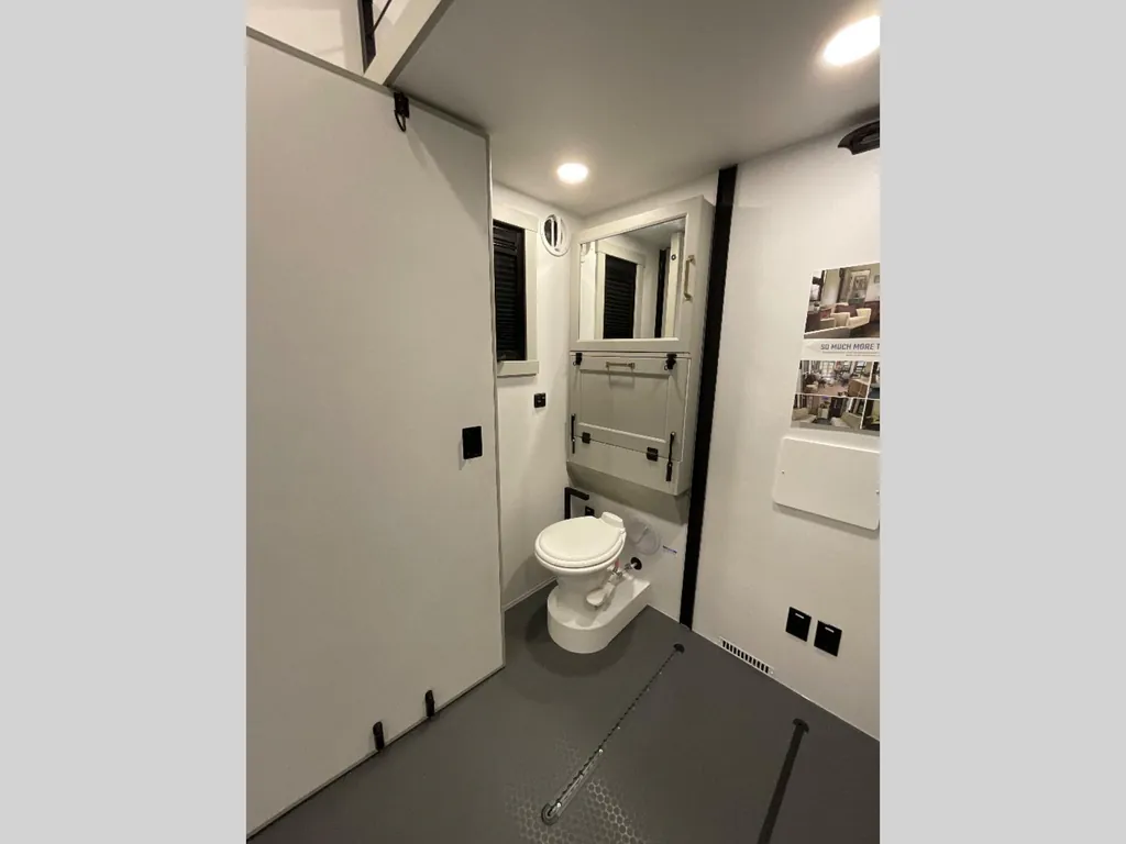 2025 Brinkley Model G 4100, Photos photo 32