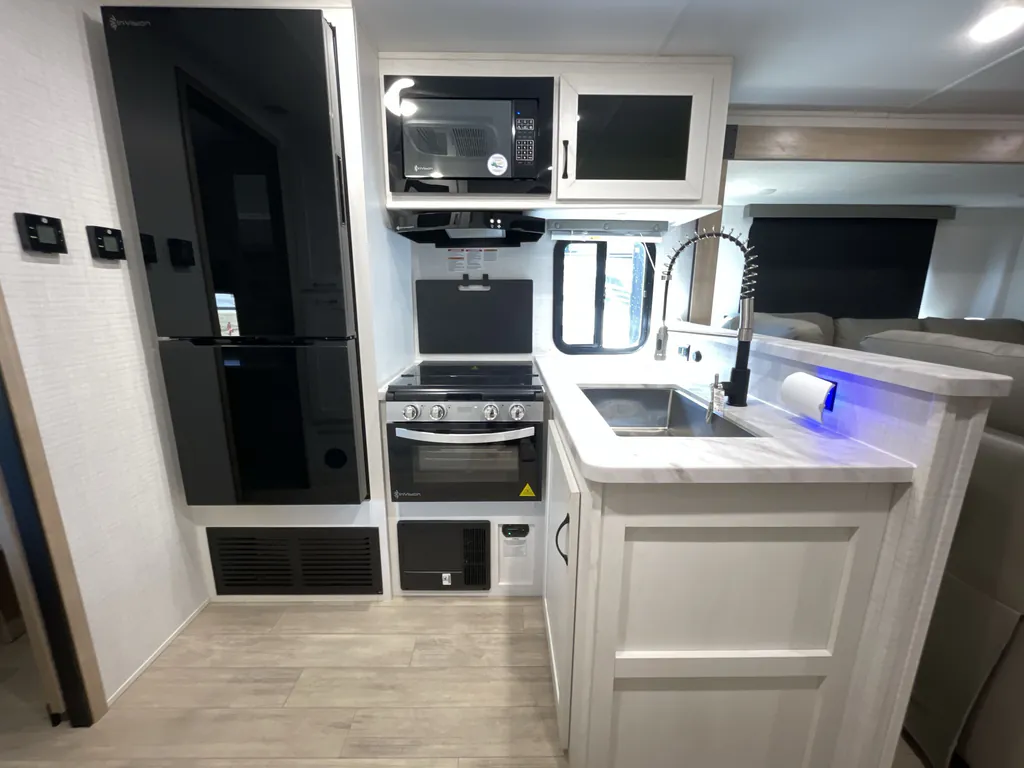 2025 Forest River Solaire 3300FLBS, Photos photo 11