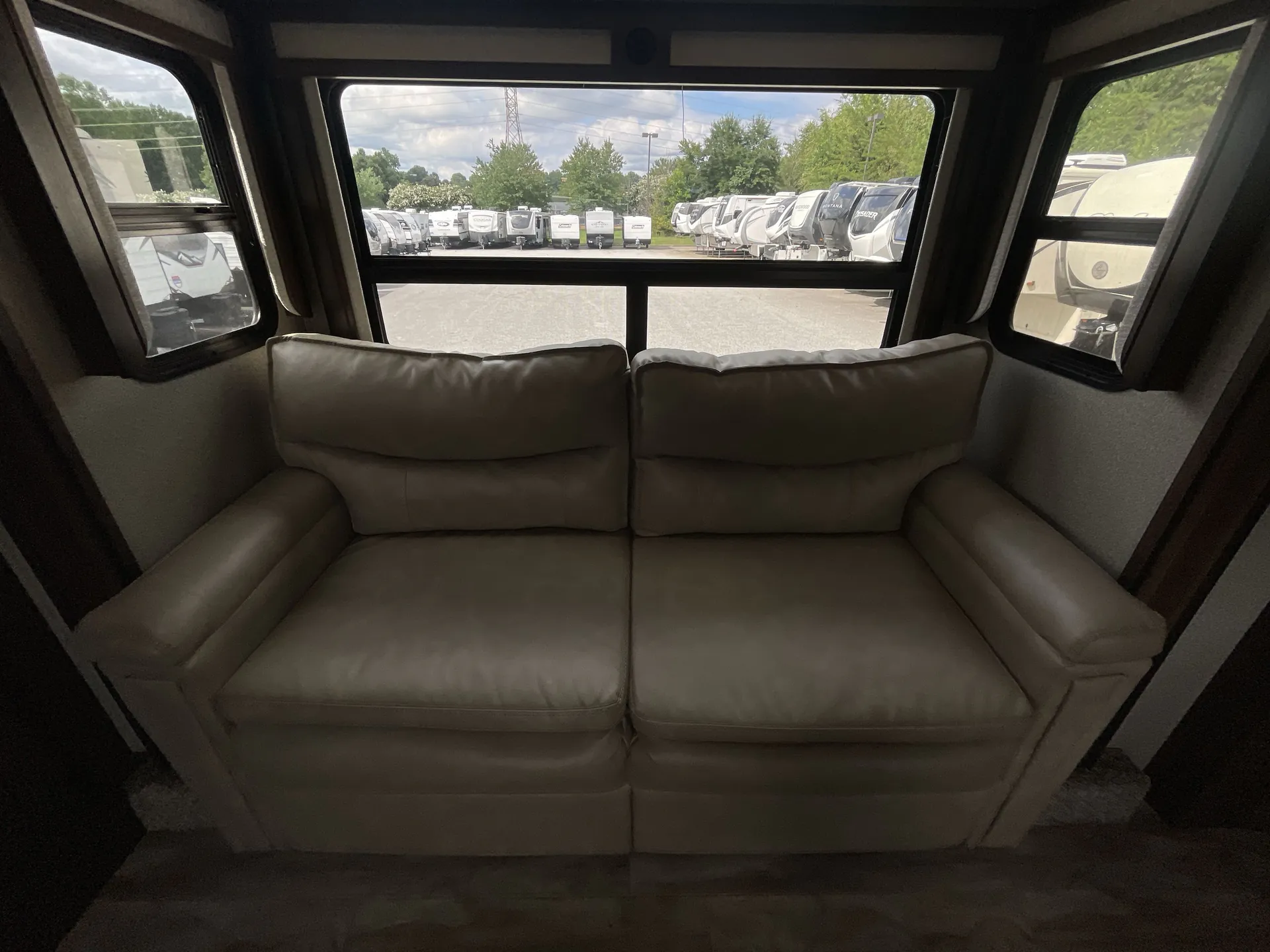 2022 Grand Design Solitude 380FL — living area main
