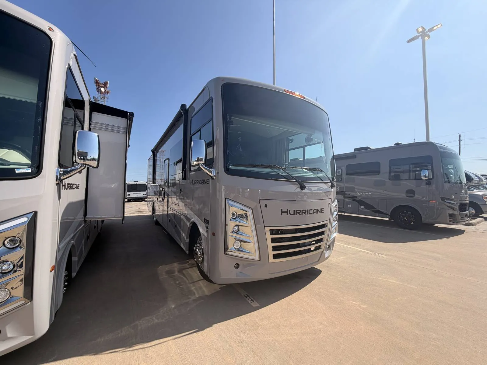 2026 Thor Motor Coach Hurricane 35J - Photo 2