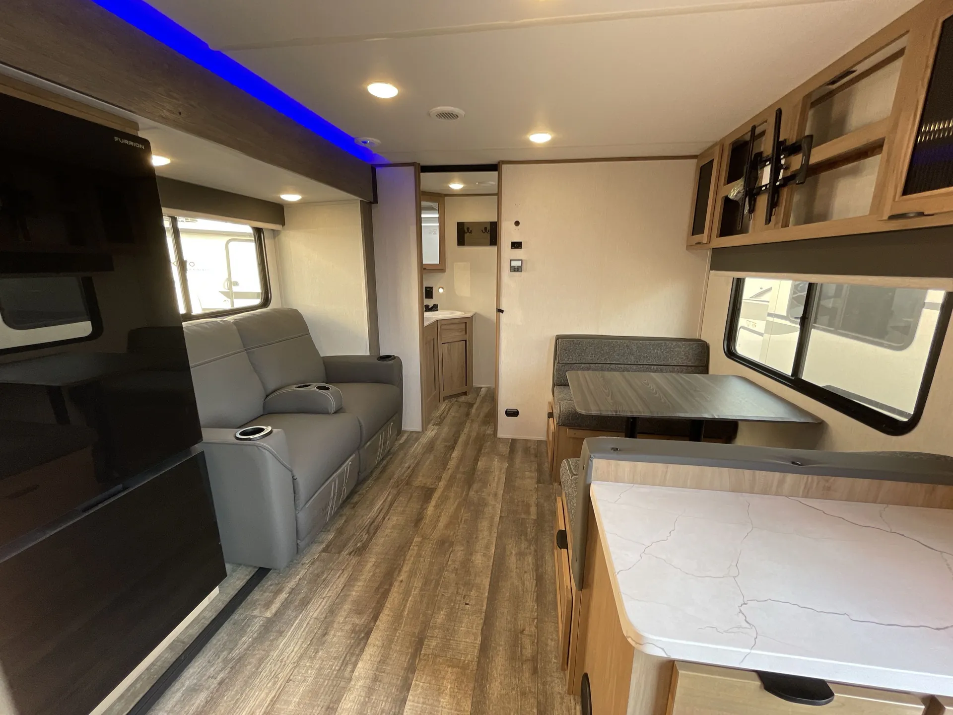 2024 Forest River Cherokee Alpha Wolf 23LDE-L — washer dryer