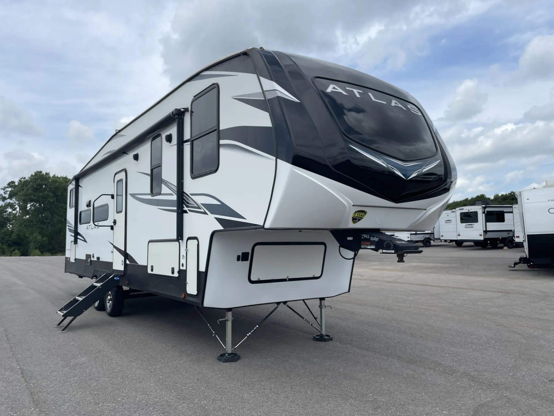 2023 Dutchmen Atlas 2942BHF - Photo 2
