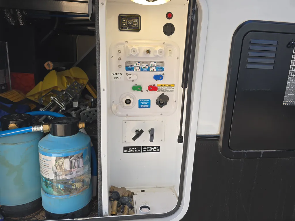2025 Jayco Seismic Luxury Series 4113, Photos photo 27