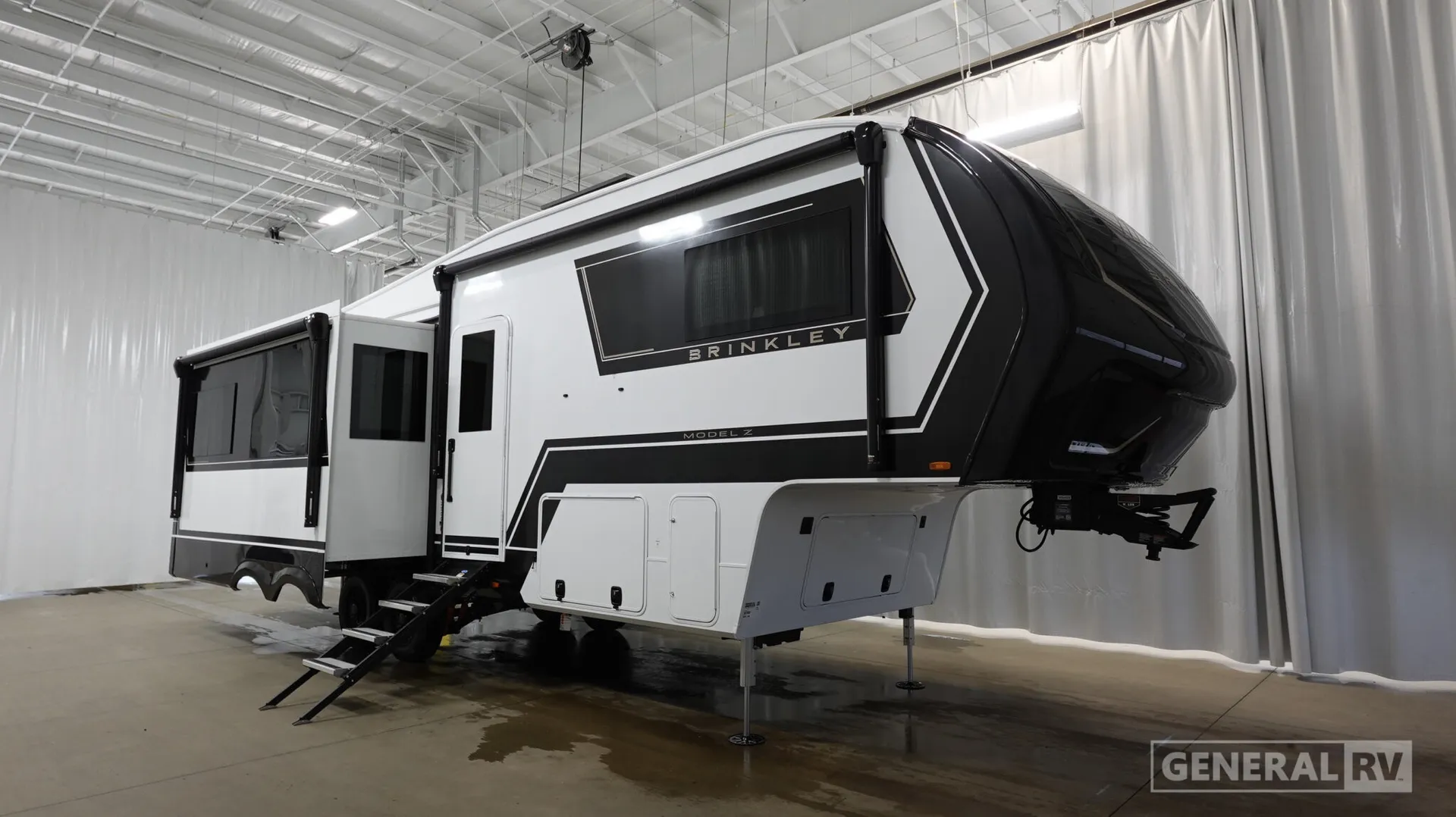 2027 Brinkley Model Z 2900 - Photo 2