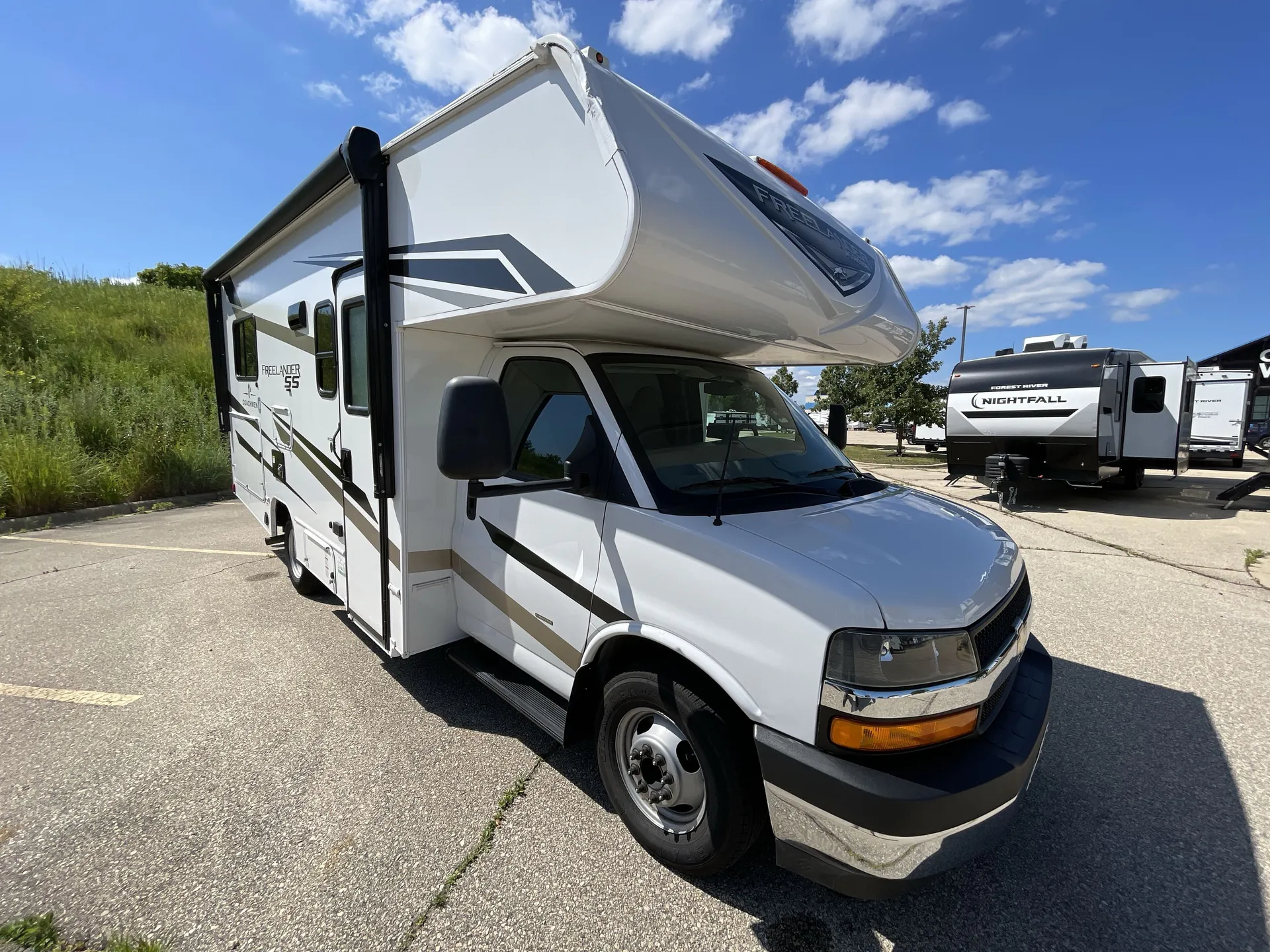 2025 Coachmen Freelander 21QSS - Photo 2