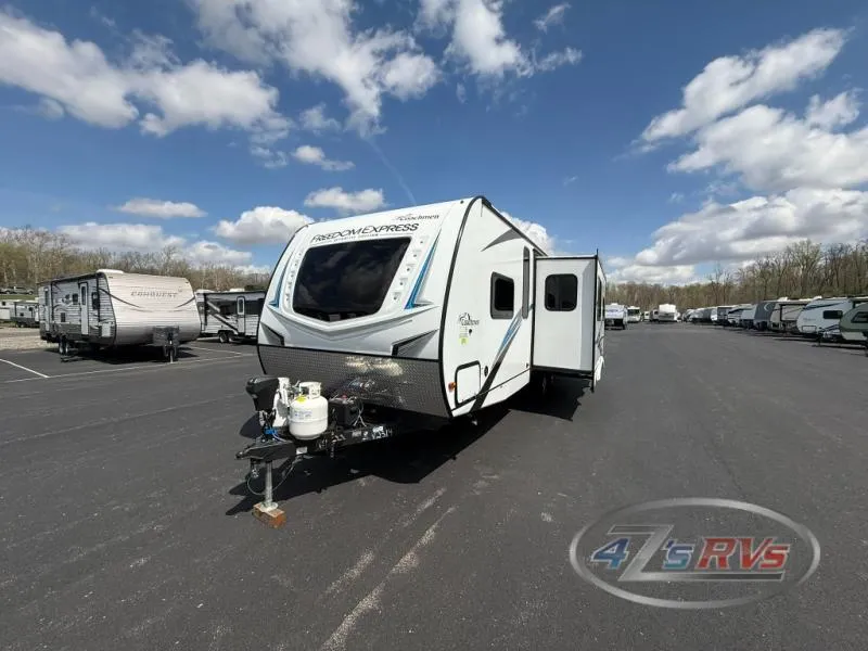 2021 Coachmen Freedom Express Ultra Lite 287BHDS - Photo 3