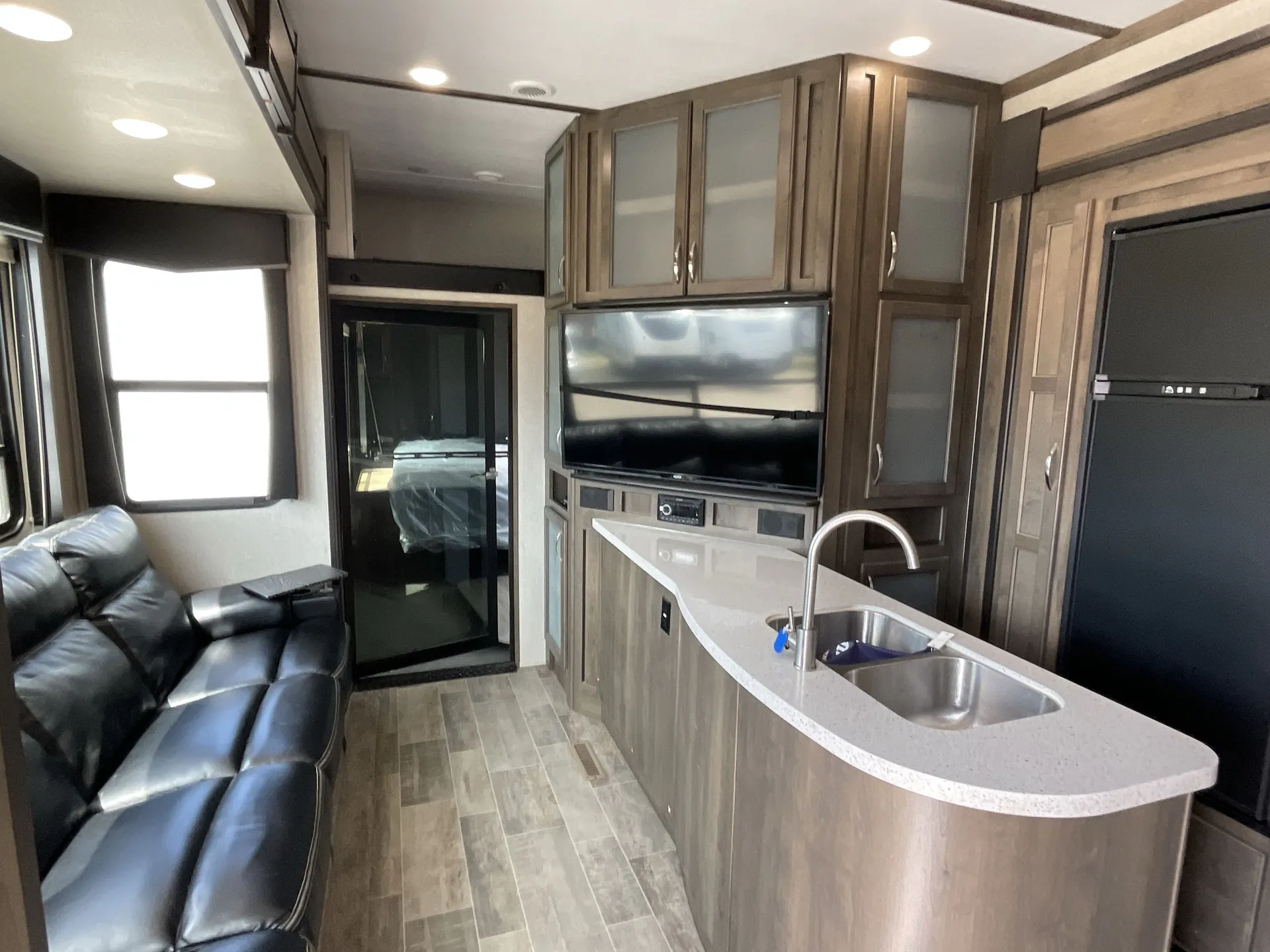 2020 dutchmen Triton 3551 — living area main