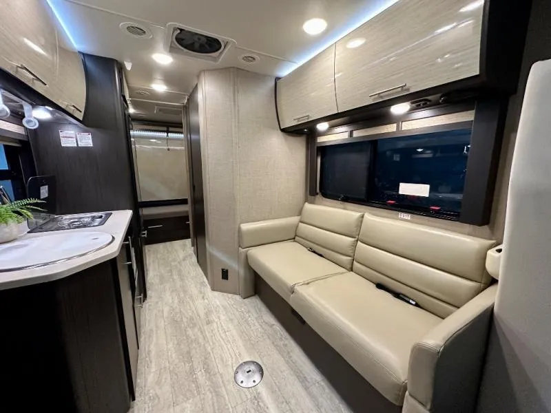 2016 Thor Motor Coach Gemini 23TR - Photo 2