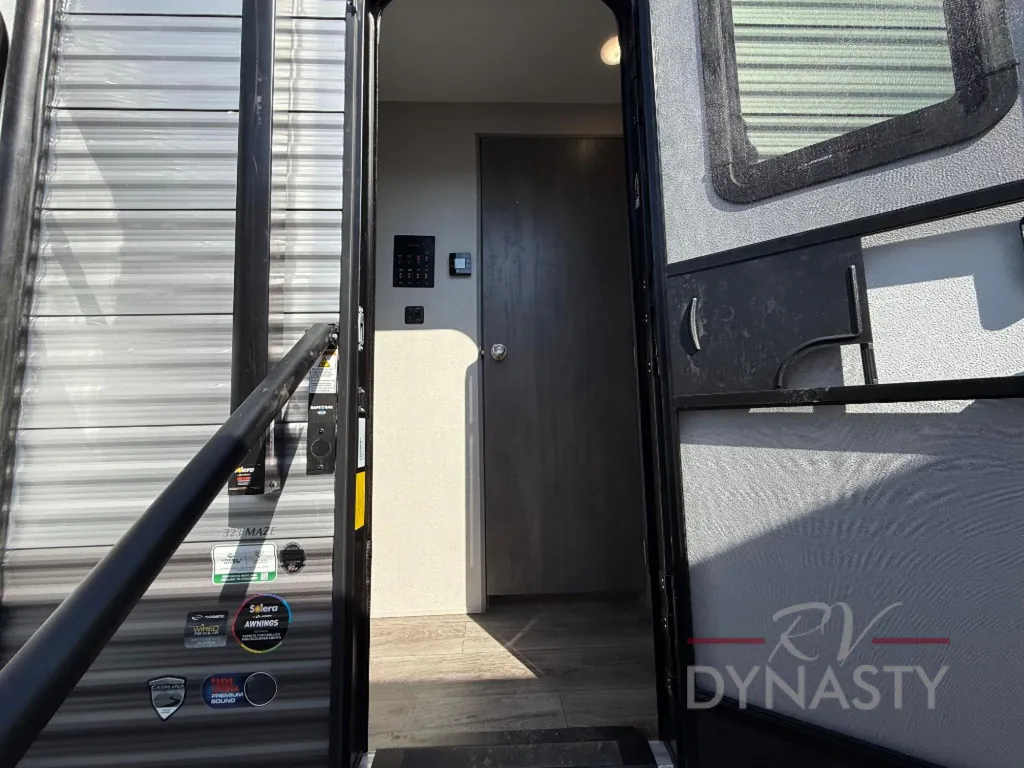 2026 Coachmen Catalina Legacy Edition 323MAZE, Photos photo 16