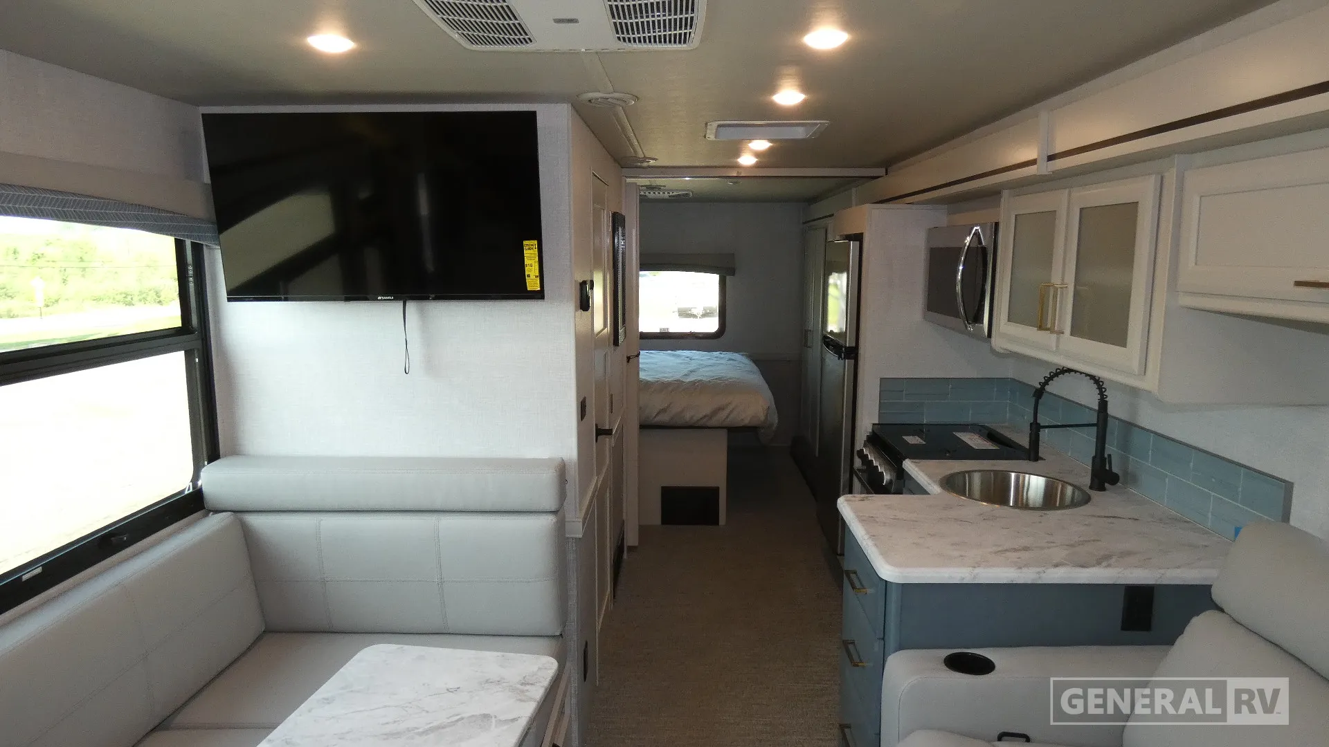 2026 Fleetwood Flair 29M - Photo 3