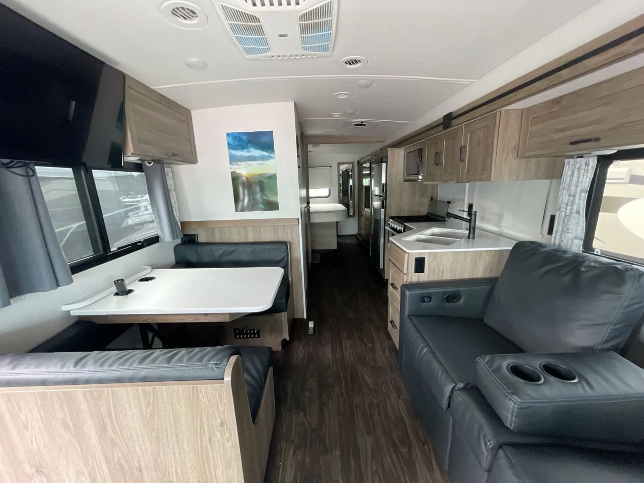 2023 Winnebago Vista NPF 29NP - Photo 3