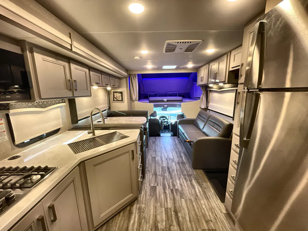 2024 Thor Motor Coach Magnitude RS36, Photos photo 3