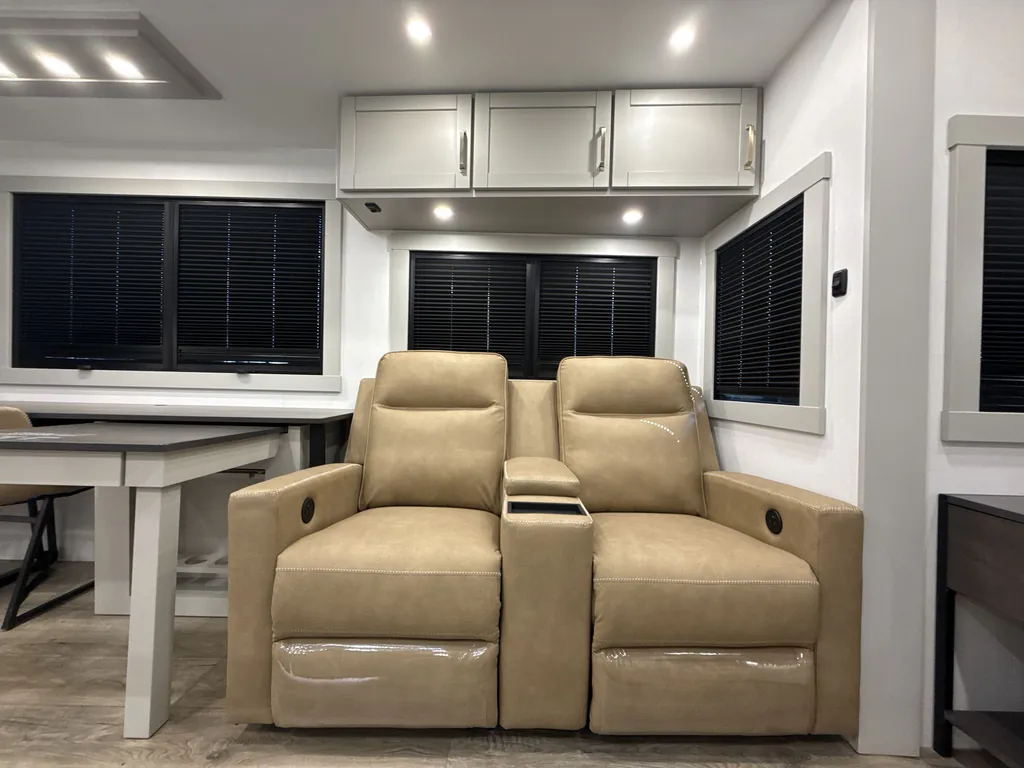 2026 Brinkley Model Z 3600, Photos photo 13