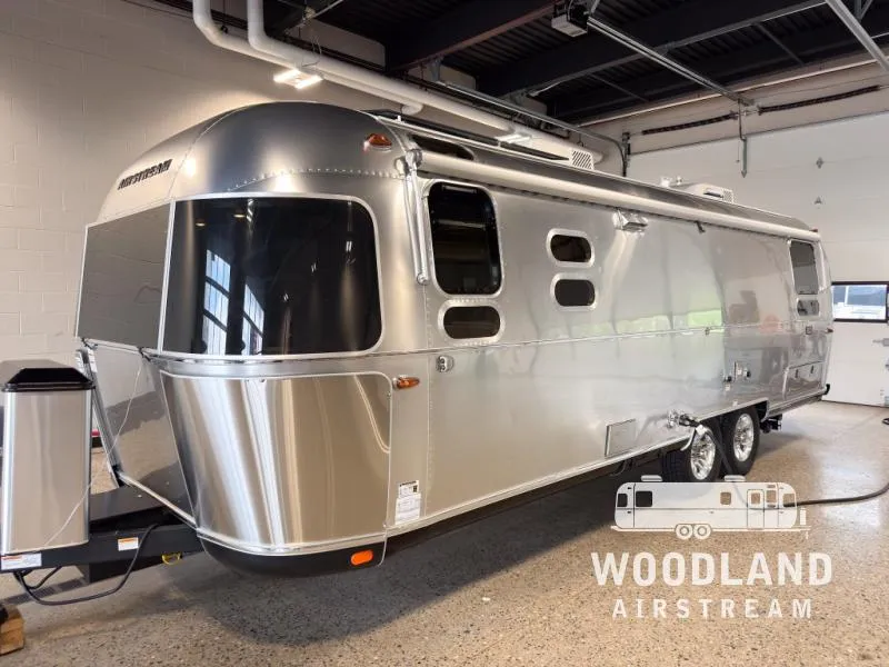 2026 Airstream Classic 28RB - Photo 4