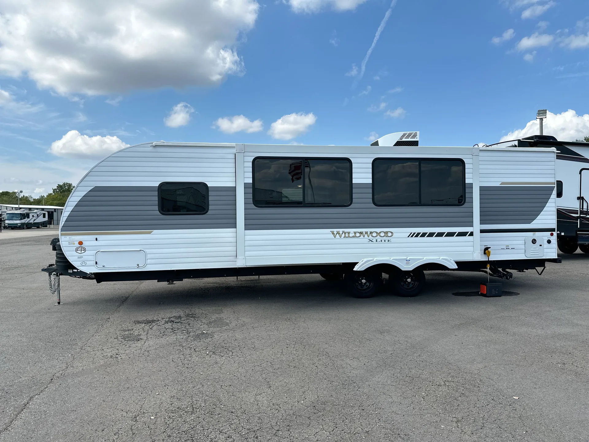 2027 Forest River Wildwood X-Lite 263BHXL — off campside