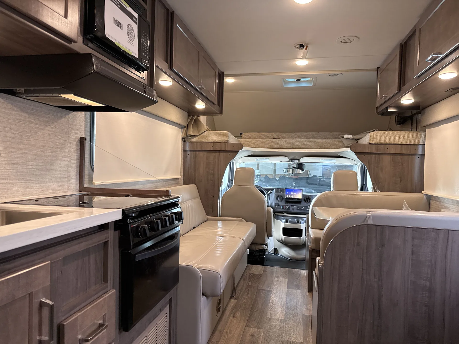2022 Winnebago Minnie Winnie 25B — living area main