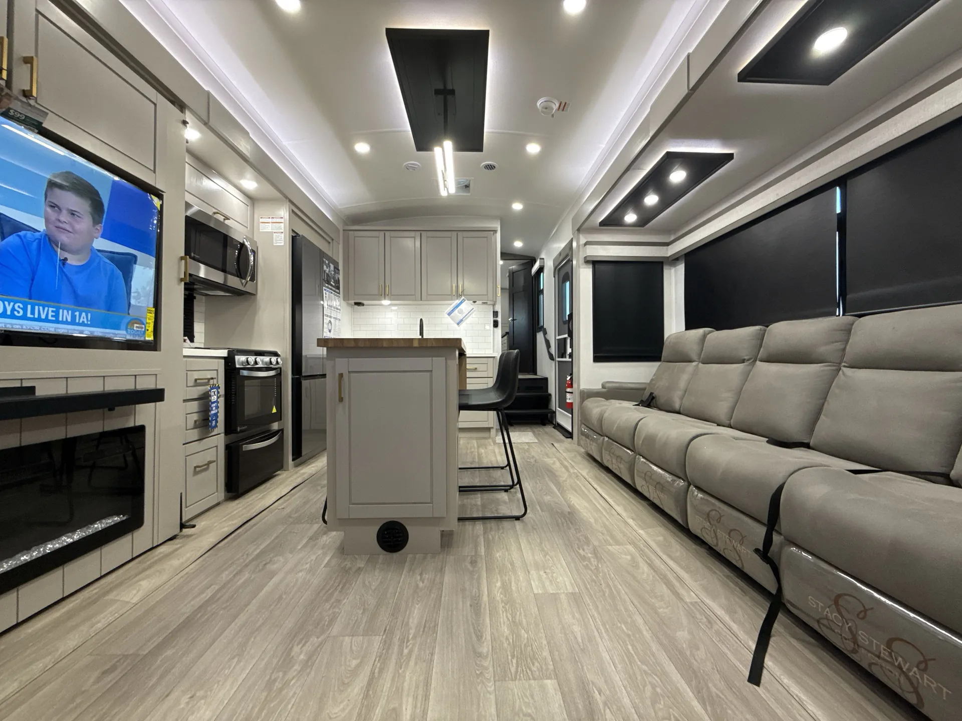 2027 Jayco North Point 375TBDB — living area main