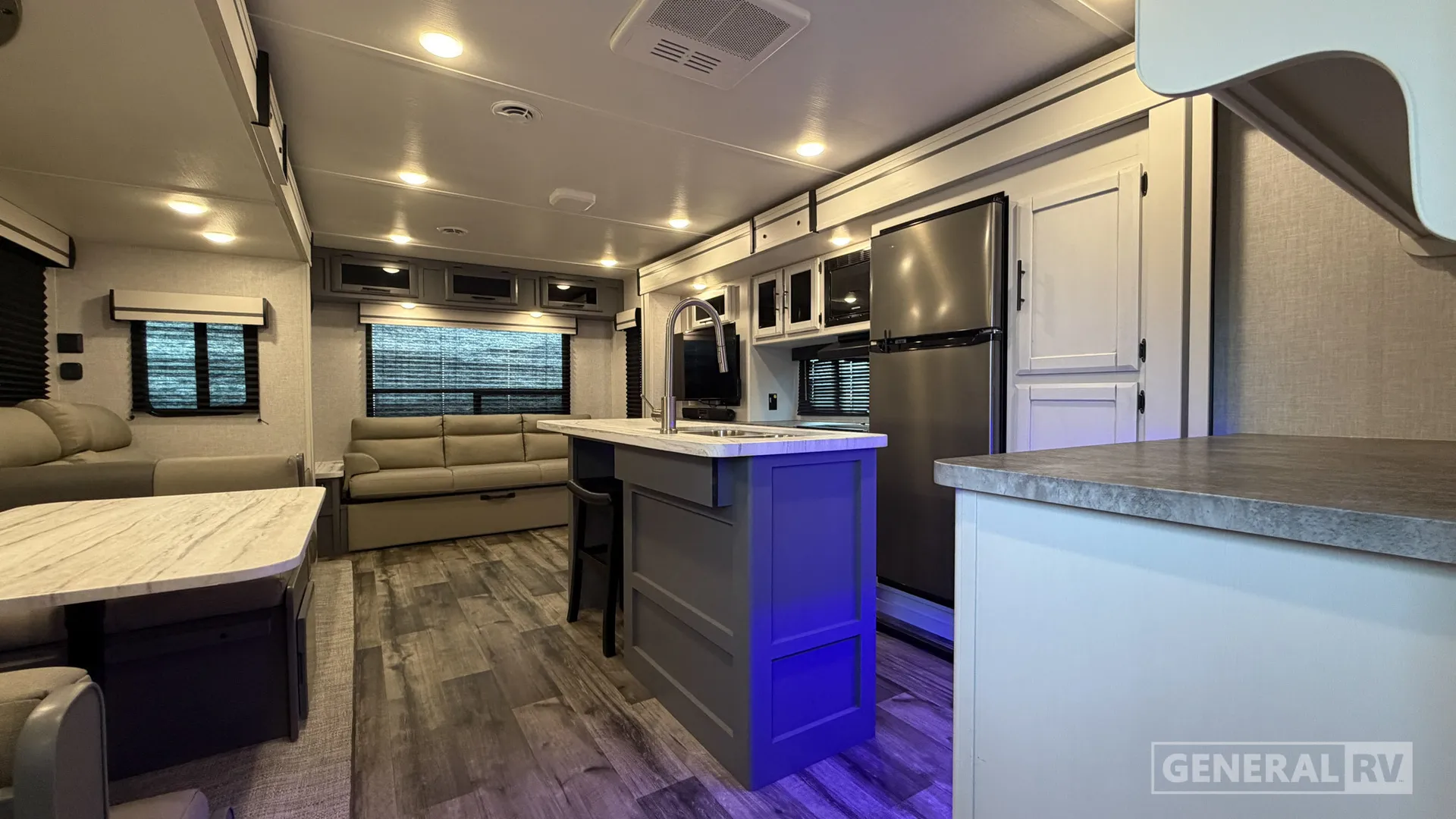 2024 Crossroads RV Volante 34RE - Photo 3