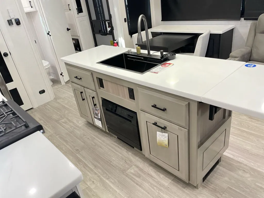 2027 Jayco Pinnacle 36FBTS, Photos photo 15