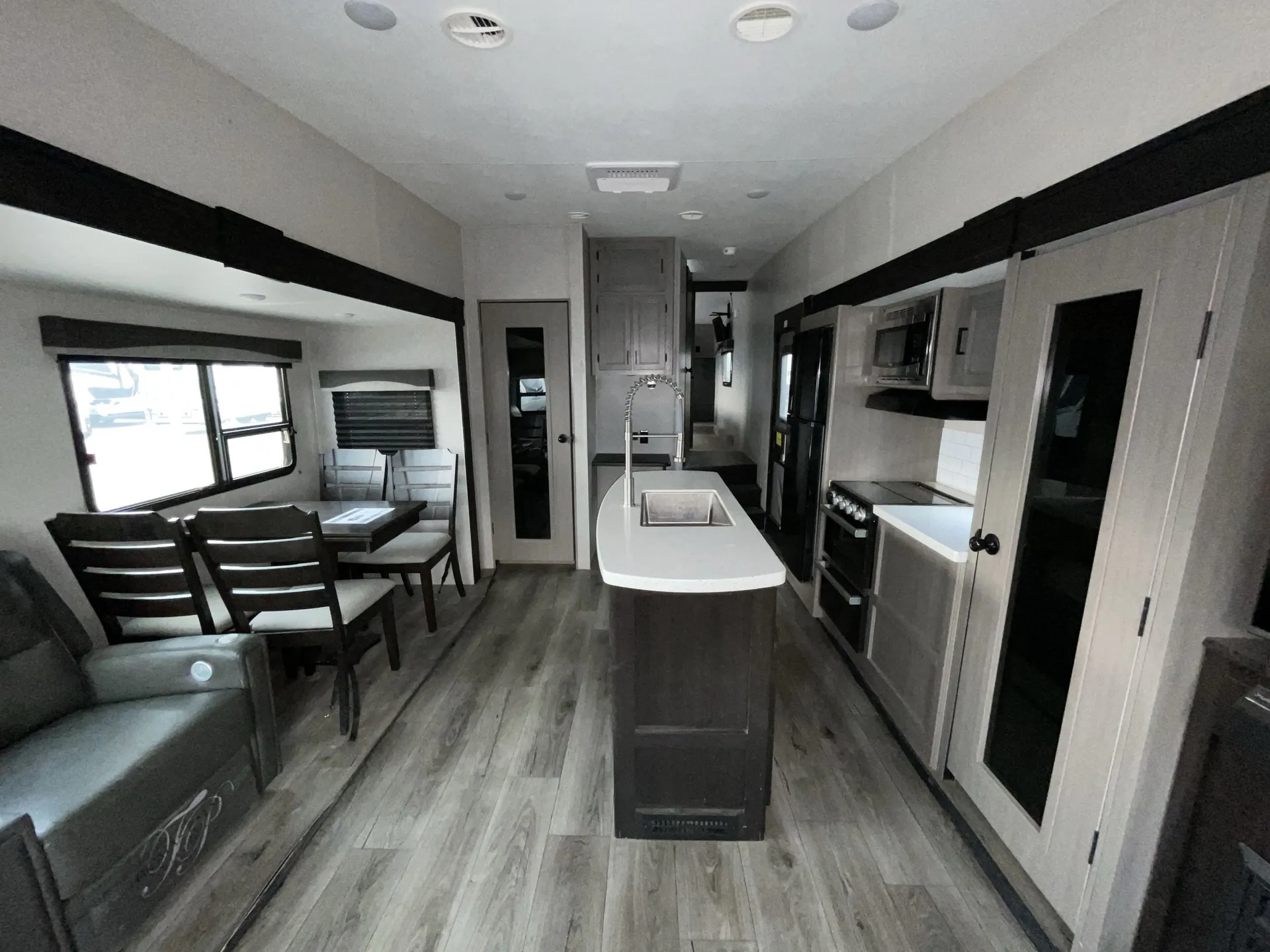 2021 Starcraft Telluride 334RLS — living area main