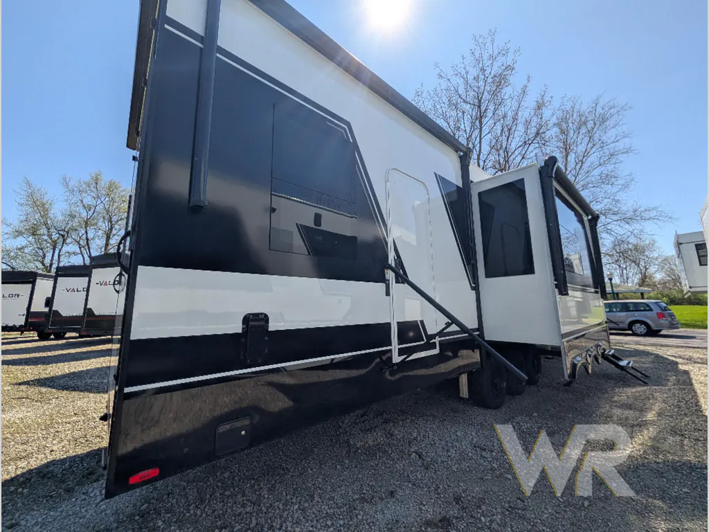 2026 Brinkley Model G 4150, Photos photo 8