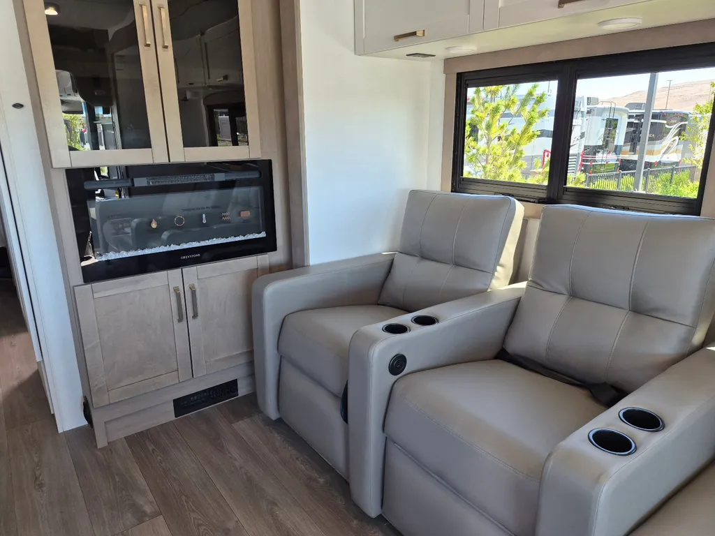 2027 Entegra Coach Vision XL 36C, Photos photo 10