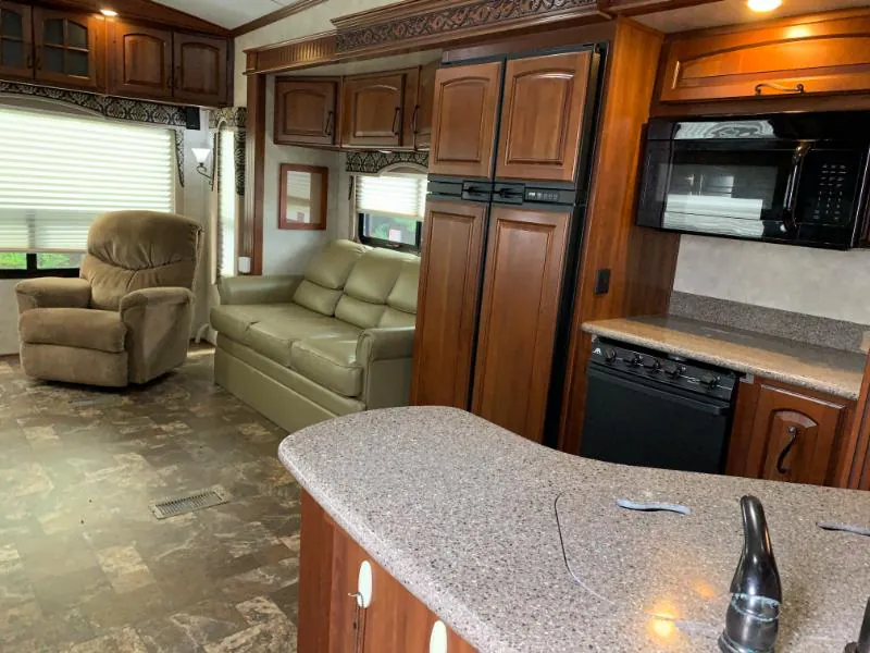 2014 Keystone Montana 3100RL, Photos photo 4