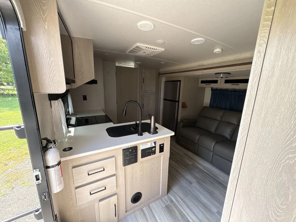 2023 Forest River Flagstaff Micro Lite 25BRDS, Photos photo 13