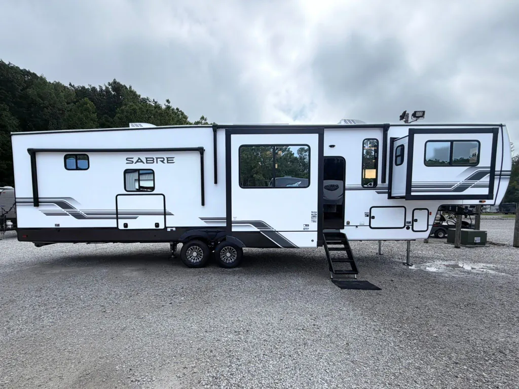 2027 Forest River Sabre 37FLH, Photos photo 3