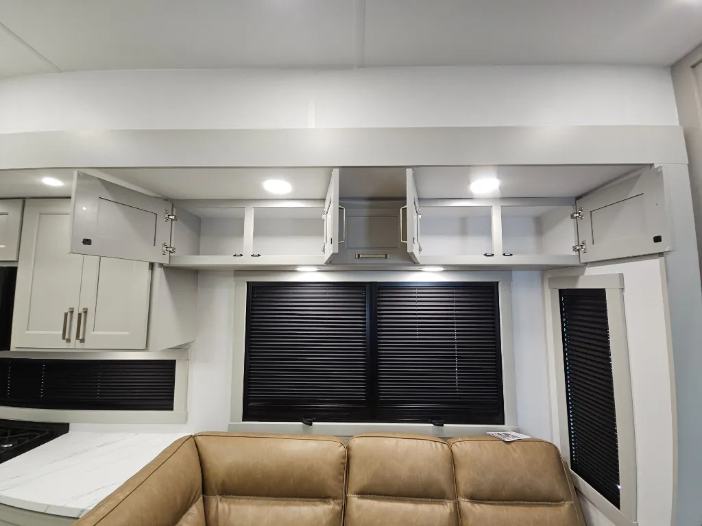 2026 Brinkley Model G 3950, Living area photo 5