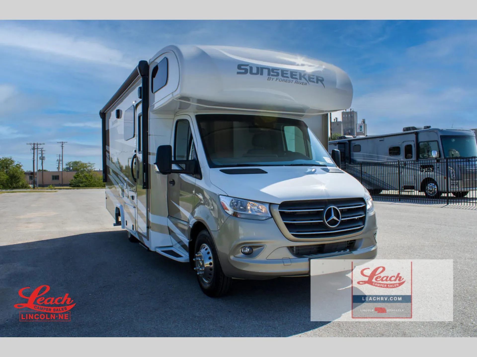 2025 Forest River Sunseeker MBS 2400DSB - Photo 2