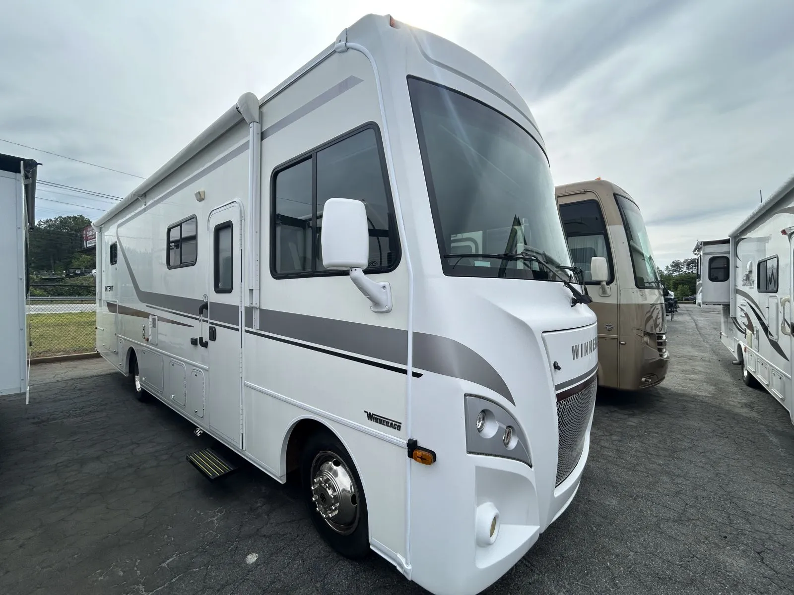 2018 Winnebago INTENT 30R - Photo 2