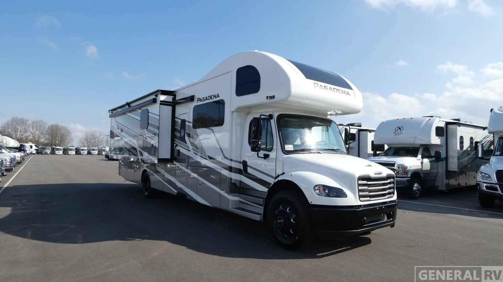2026 Thor Motor Coach Pasadena 38FX - Photo 2