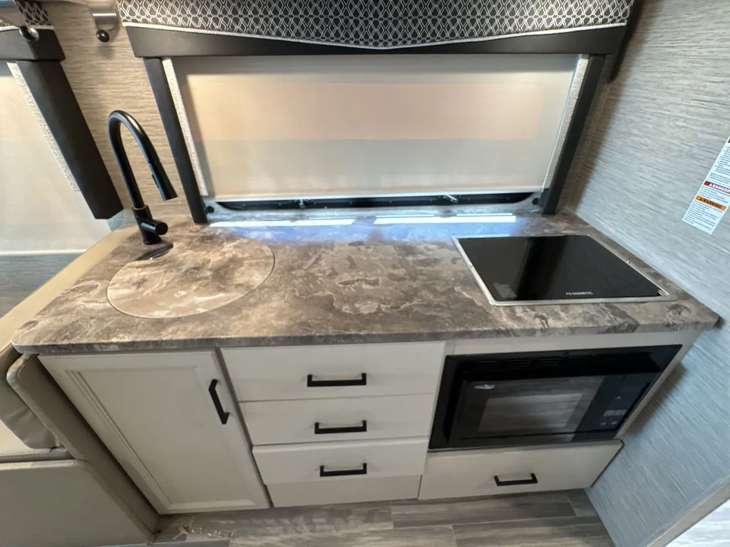 2023 Thor Motor Coach Vegas 24.3, Photos photo 9