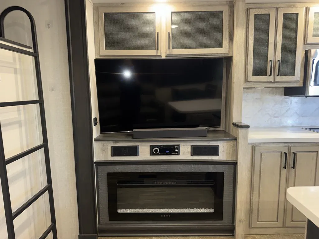 2023 Keystone Avalanche 390DS, Photos photo 17
