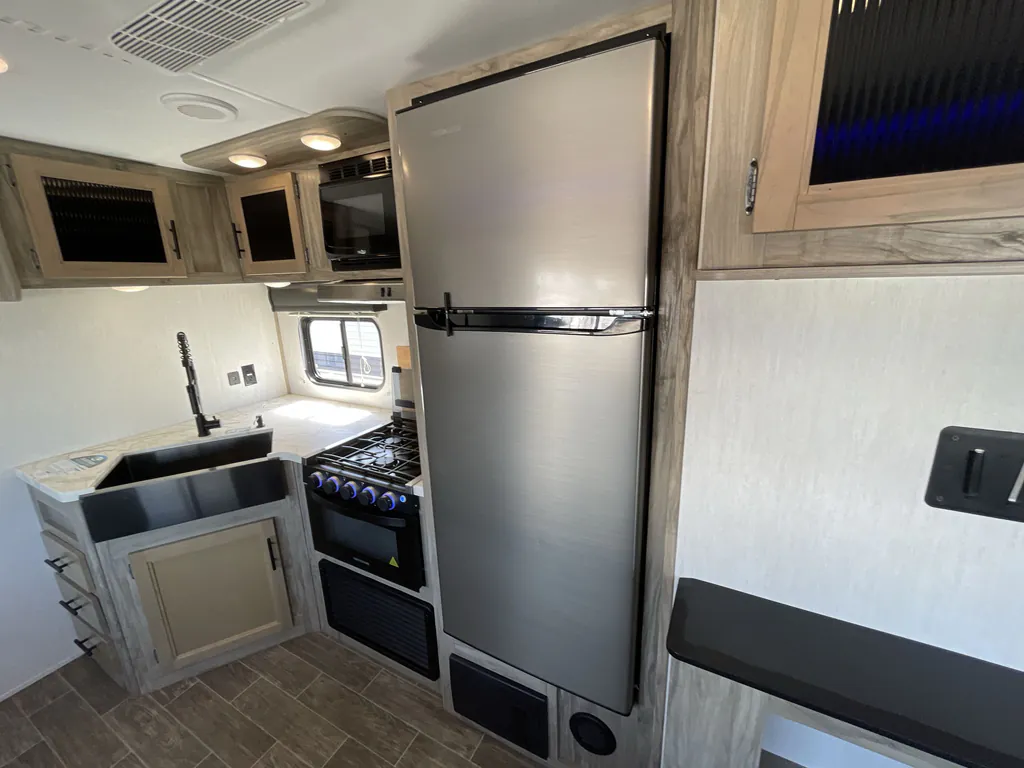 2022 Forest River Cherokee Alpha Wolf 30DBH-L, Photos photo 8