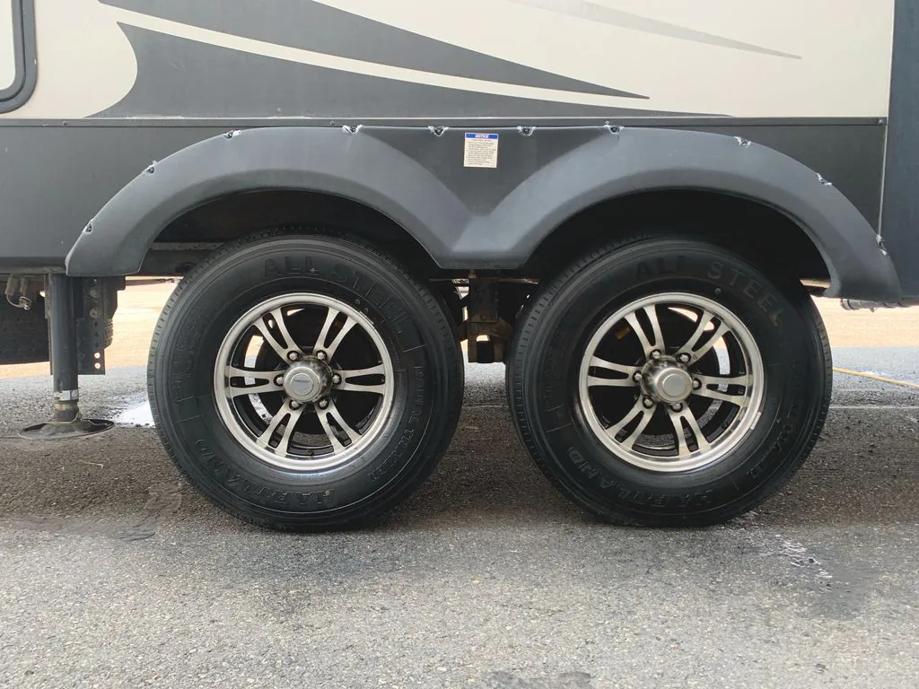 2018 Coachmen Chaparral 298RLS - Photo 3