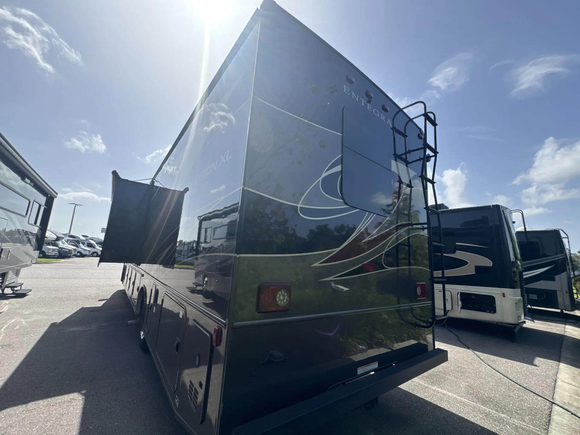 2022 Entegra Coach Vision XL 34G - Photo 3