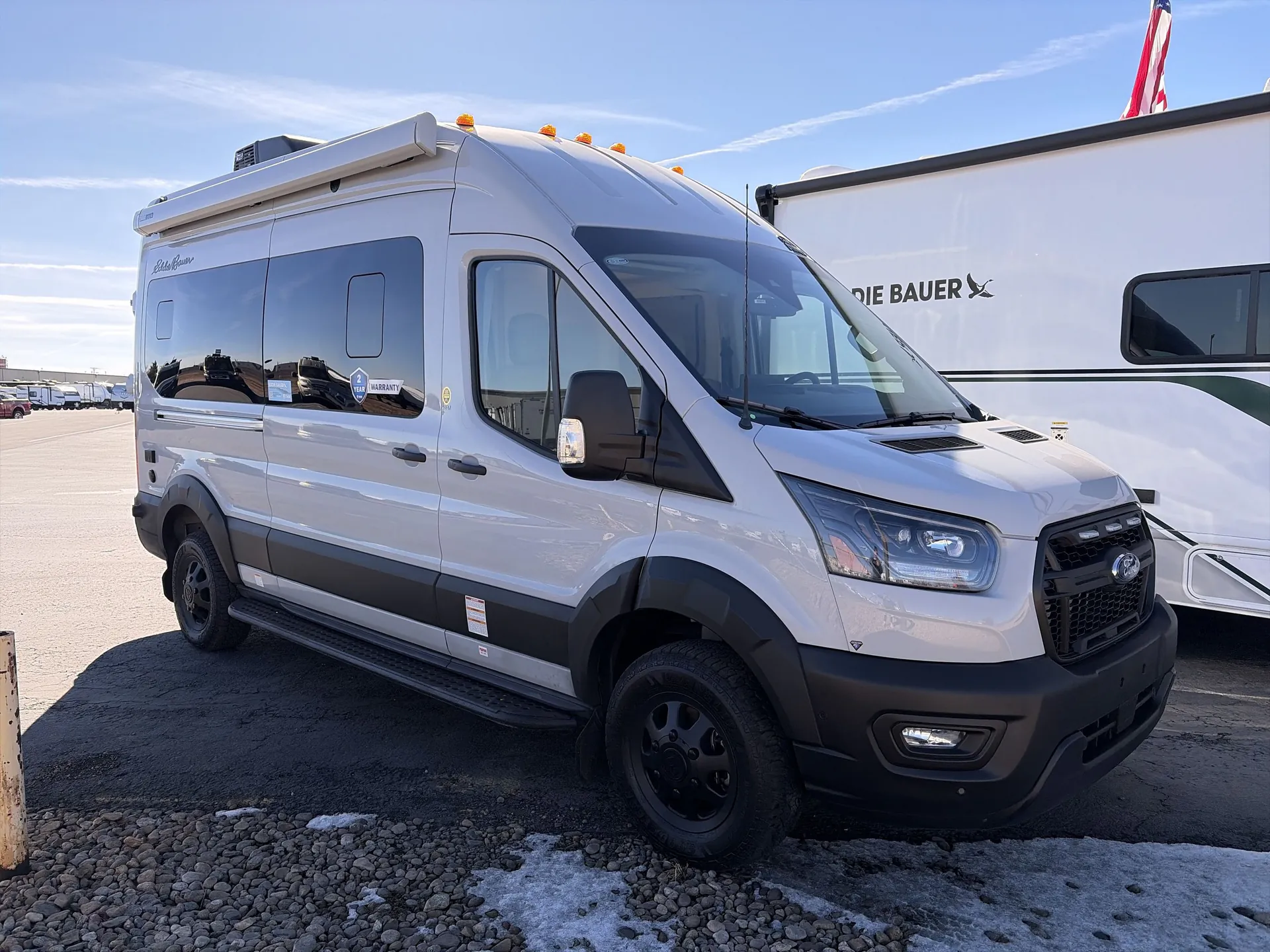 2026 Thor Motor Coach Eddie Bauer 19FM - Photo 2