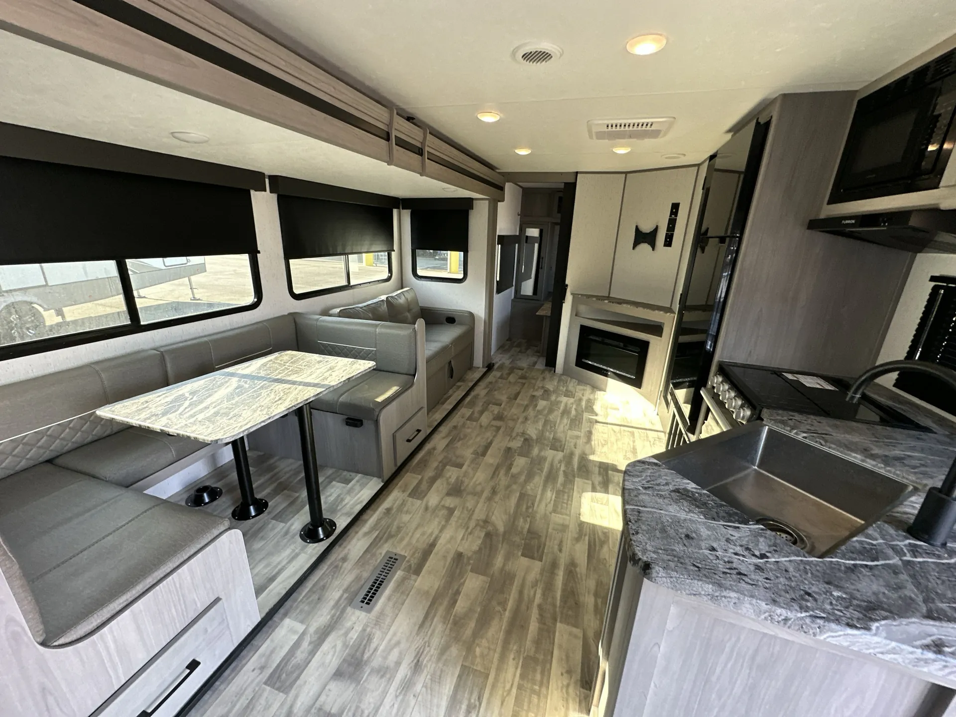 2023 Dutchmen Kodiak Ultra-Lite 289BHSL — living area main