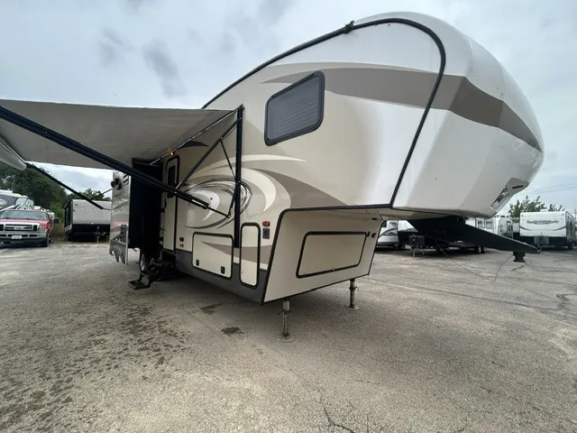 2017 Keystone Cougar XLite 28DBI - Photo 2