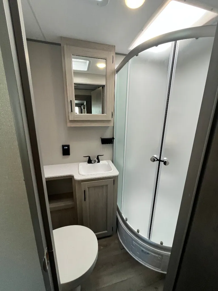 2026 Coachmen Catalina Legacy Edition 343BHTS (2 Queen Beds), Photos photo 31
