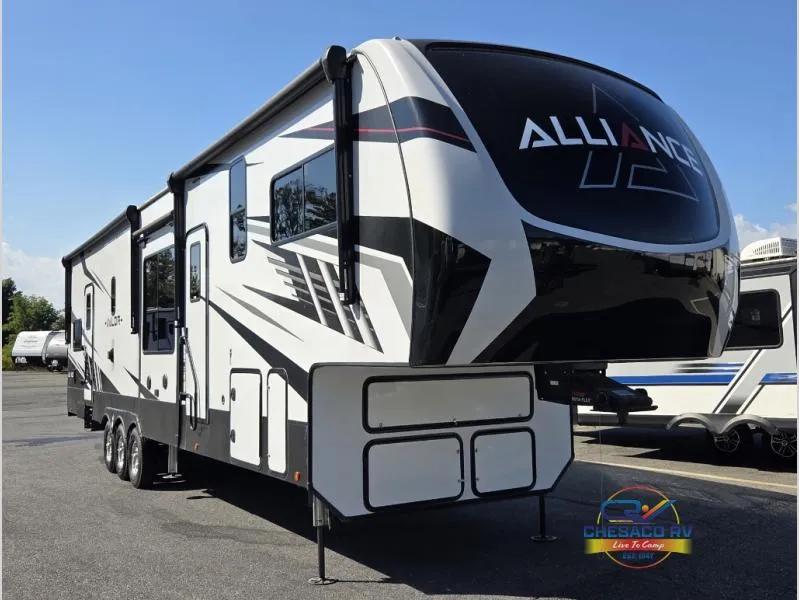 2022 Alliance RV Valor 43V13 - Photo 3