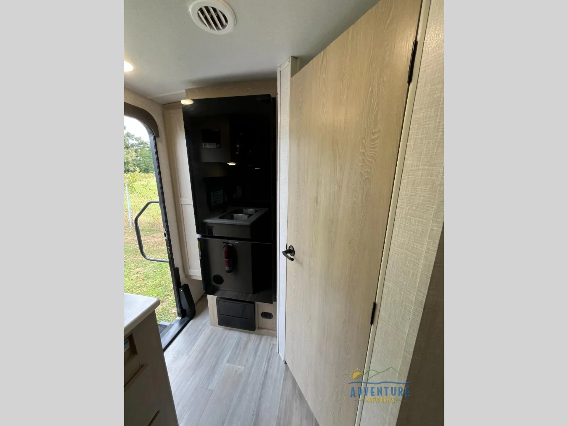 2021 Forest River Flagstaff Micro Lite 21FBRS — Photo 5