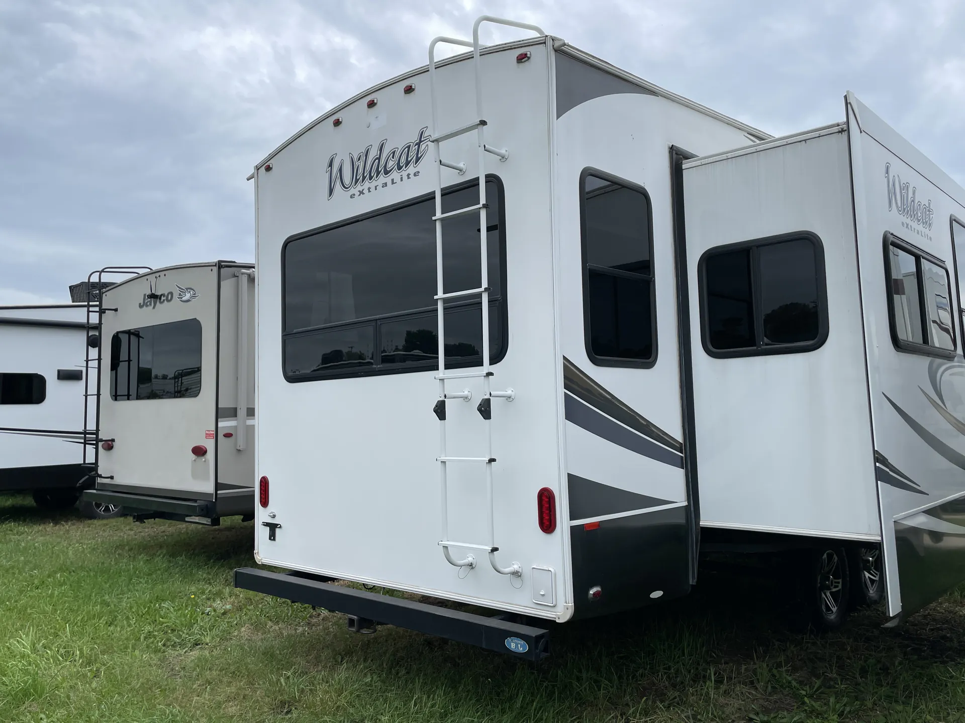 2015 Forest River Wildcat 295RSX - Photo 4